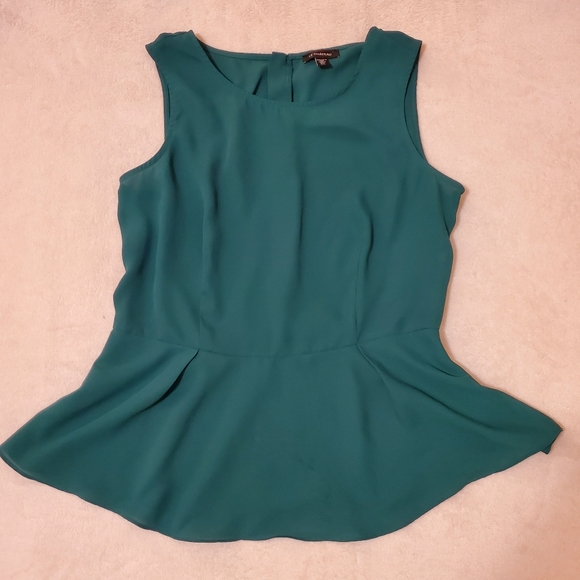 Le Chateau Sleeveless Peplum Blouse - Picture 4 of 7